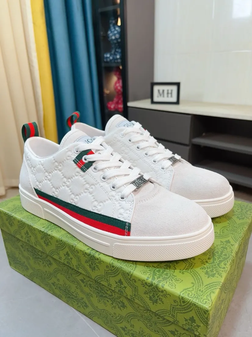 Men's shoes 💰420🌸🌸[GUCCI] Gucci's new spring and summer slip-on loafers with cartoon characters, Fendi F's low-cut trendy men's shoes, 😈The upper is made of Italian 🇮🇹 imported sheep suede with Lafayette embroidered leather, full pigskin lining, original rubber non-slip outsole! The style is high-profile and elegant, and the upper is versatile and fashionable. 🇱🇾🇱🇾A large number of ready-made and reposted pictures will be sold! 38-44,